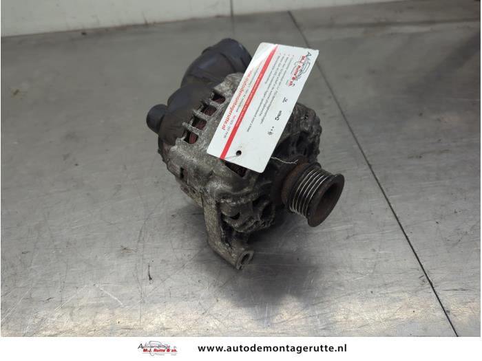 Begagnade Dynamo BMW 5 serie Touring (E39) 525i 24V Pris på förfrågan erbjuds av Autodemontage M.J. Rutte B.V.