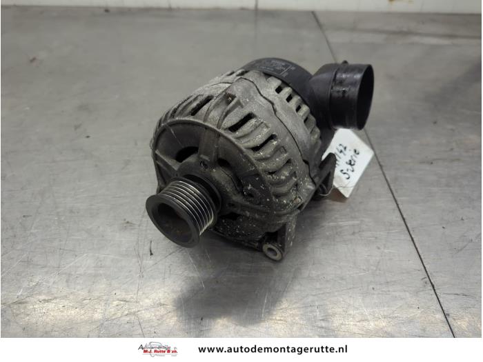 Begagnade Dynamo BMW 5 serie Touring (E39) 528i 24V Pris på förfrågan erbjuds av Autodemontage M.J. Rutte B.V.