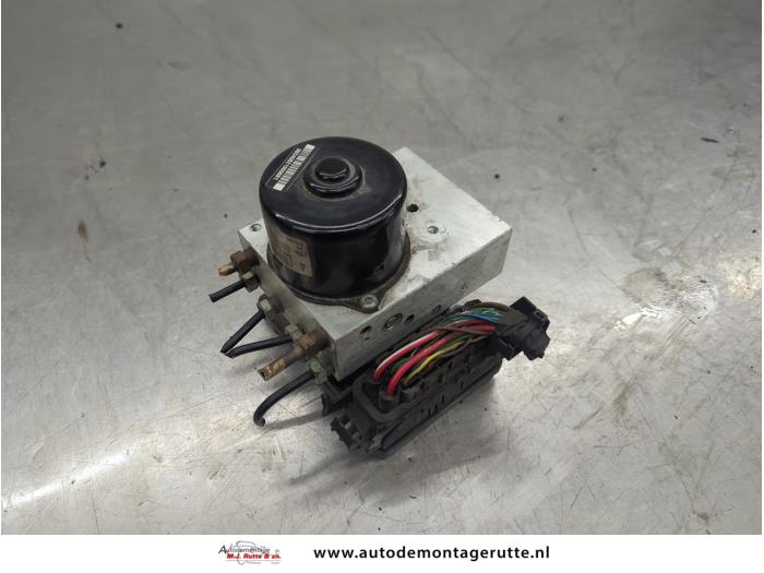 Usagé Bloc ABS Volvo XC90 I 3.2 24V Prix sur demande proposé par Autodemontage M.J. Rutte B.V.