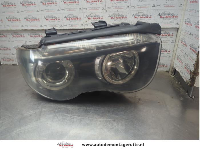 Używane Reflektor prawy BMW 7 serie (E65/E66/E67) 745i,Li 4.4 V8 32V Cena € 250,00 Procedura marży oferowane przez Autodemontage M.J. Rutte B.V.