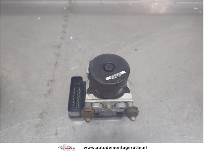 Używane Pompa ABS Honda Insight (ZE2) 1.3 16V VTEC Cena na żądanie oferowane przez Autodemontage M.J. Rutte B.V.