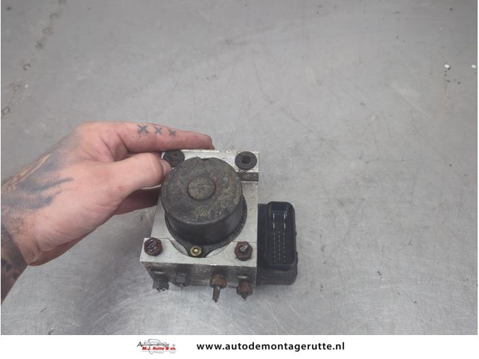 Używane Pompa ABS Hyundai Atos 1.1 12V Cena na żądanie oferowane przez Autodemontage M.J. Rutte B.V.