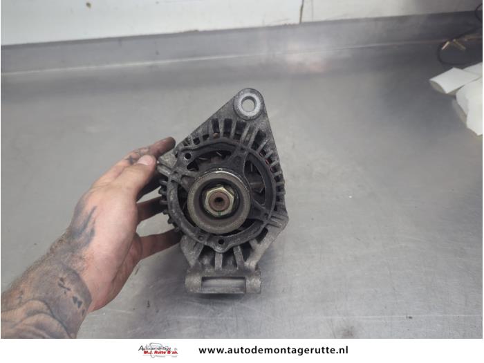Begagnade Dynamo Ford Focus 1 1.4 16V Pris på förfrågan erbjuds av Autodemontage M.J. Rutte B.V.