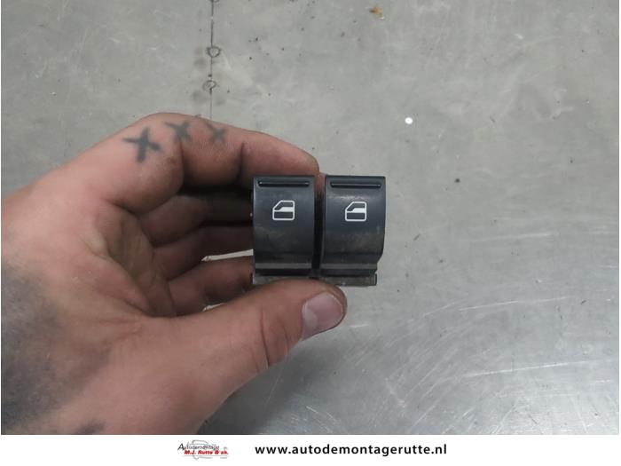 Używane Przelacznik combi okienny Seat Ibiza IV (6J5) 1.2 TDI Ecomotive Cena na żądanie oferowane przez Autodemontage M.J. Rutte B.V.