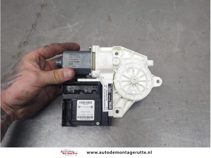 Usados Motor de ventanilla de puerta Audi A3 Sportback (8PA) 1.6 Precio de solicitud ofrecido por Autodemontage M.J. Rutte B.V.