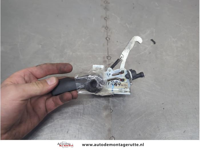 Używane Blokada dachu cabrio Opel Tigra Twin Top 1.4 16V Cena na żądanie oferowane przez Autodemontage M.J. Rutte B.V.
