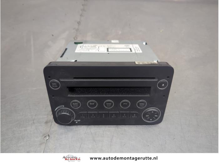 Begagnade Radio Alfa Romeo 159 Sportwagon (939BX) 1.9 JTS 16V Pris på förfrågan erbjuds av Autodemontage M.J. Rutte B.V.