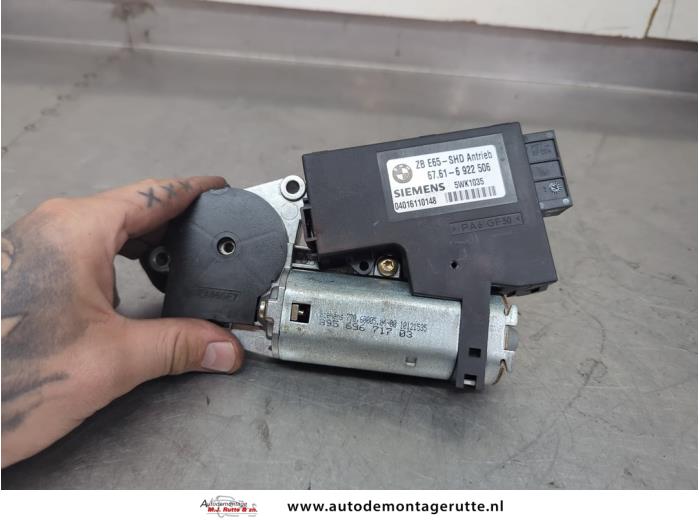 Używane Silnik szyberdachu BMW 7 serie (E65/E66/E67) 745i,Li 4.4 V8 32V Cena € 125,00 Procedura marży oferowane przez Autodemontage M.J. Rutte B.V.
