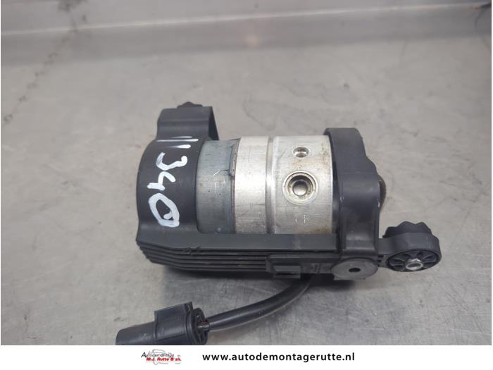 Używane Pompa hamulcowa BMW 7 serie (E65/E66/E67) 745i,Li 4.4 V8 32V Cena na żądanie oferowane przez Autodemontage M.J. Rutte B.V.
