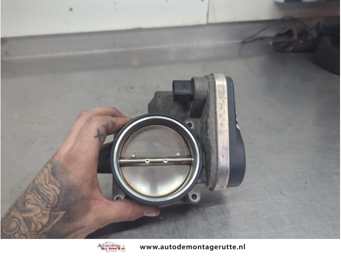 Gebrauchte Drosselklappengehäuse BMW 7 serie (E65/E66/E67) 745i,Li 4.4 V8 32V Preis auf Anfrage angeboten von Autodemontage M.J. Rutte B.V.