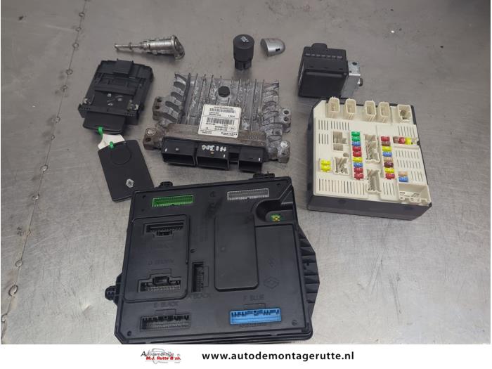 Used Ignition lock + computer Renault Megane III Coupe (DZ) 1.5 dCi 90 FAP Price on request offered by Autodemontage M.J. Rutte B.V.