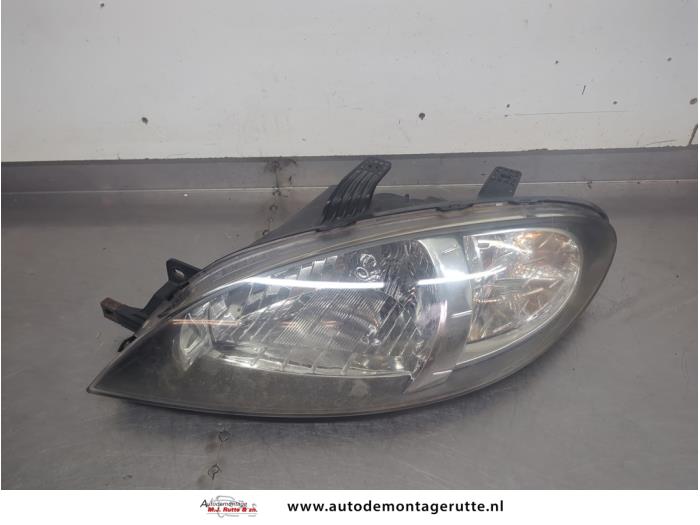 Używane Reflektor lewy Chevrolet Lacetti (KLAN) 1.6 16V Cena na żądanie oferowane przez Autodemontage M.J. Rutte B.V.