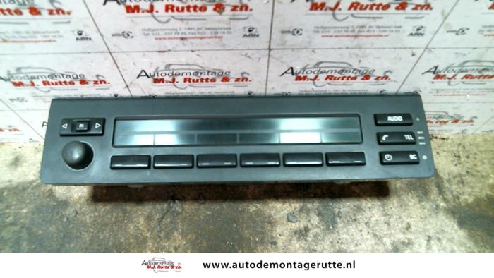 Używane Radio BMW 5 serie (E39) 520i 24V Cena na żądanie oferowane przez Autodemontage M.J. Rutte B.V.