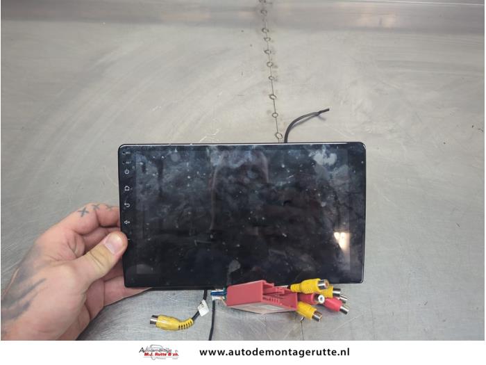 Używane Radio Mazda 6 (GG12/82) 1.8i 16V Cena na żądanie oferowane przez Autodemontage M.J. Rutte B.V.