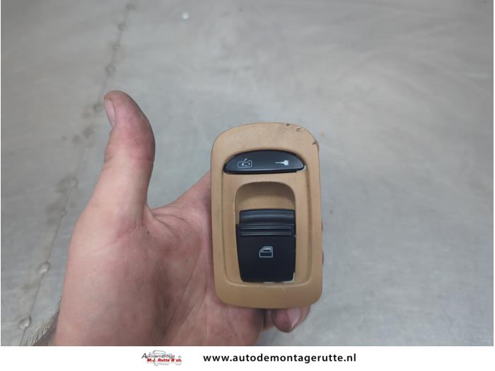 Usados Interruptor de ventanilla eléctrica Porsche Cayenne (9PA) 3.2 V6 24V Precio de solicitud ofrecido por Autodemontage M.J. Rutte B.V.