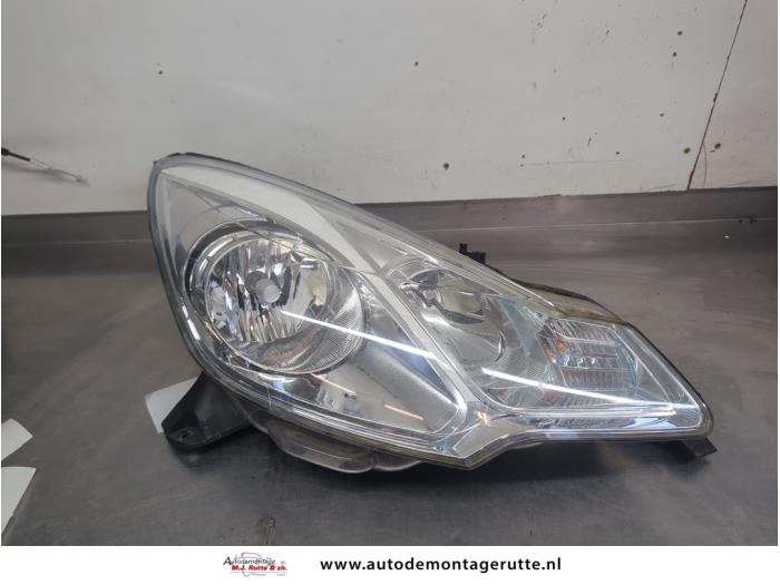 Używane Reflektor prawy Citroen C3 (SC) 1.4 Cena na żądanie oferowane przez Autodemontage M.J. Rutte B.V.