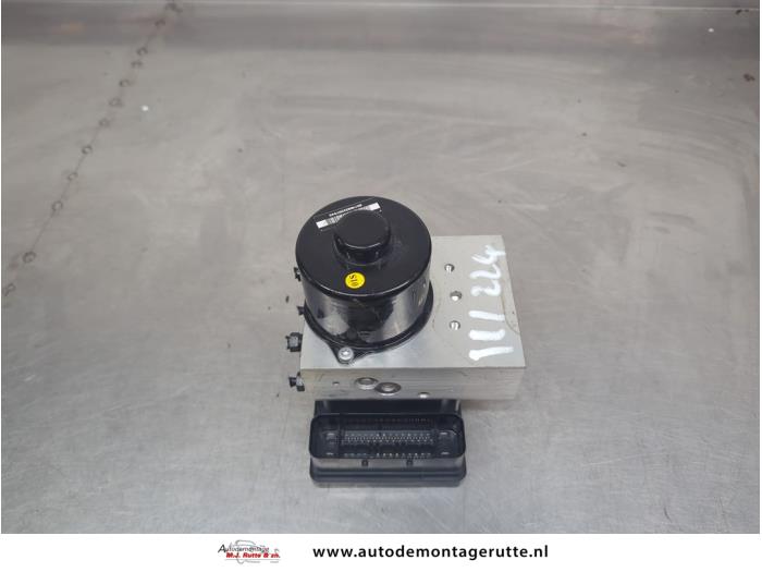 Usagé Pompe ABS Porsche Cayenne (9PA) 3.2 V6 24V Prix sur demande proposé par Autodemontage M.J. Rutte B.V.