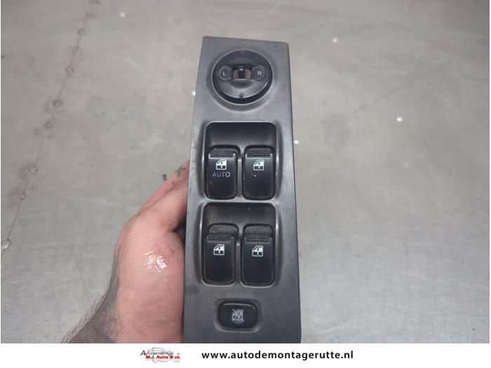 Używane Przelacznik combi okienny Hyundai Matrix 1.6 16V Cena na żądanie oferowane przez Autodemontage M.J. Rutte B.V.