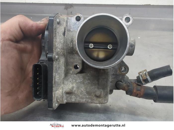 Gebrauchte Drosselklappengehäuse Mitsubishi Colt (Z2/Z3) 1.3 16V Preis auf Anfrage angeboten von Autodemontage M.J. Rutte B.V.