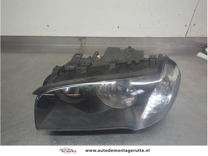 Używane Reflektor lewy BMW X3 (E83) 3.0i xDrive 24V Cena na żądanie oferowane przez Autodemontage M.J. Rutte B.V.
