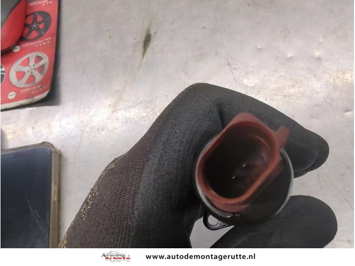 Nockenwelle Sensor van een Porsche Cayenne (9PA) 3.2 V6 24V 2004