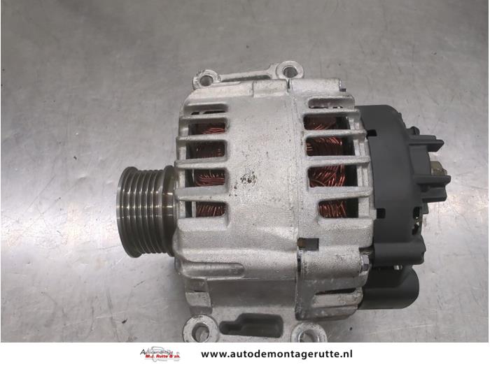 Dynamo van een Audi A4 Avant (B6) 1.8 T 20V Quattro 2004