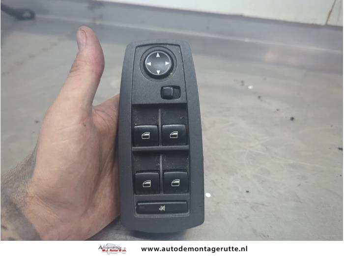 Usados Interruptor combinado de ventanillas BMW X3 (E83) 3.0i xDrive 24V Precio de solicitud ofrecido por Autodemontage M.J. Rutte B.V.