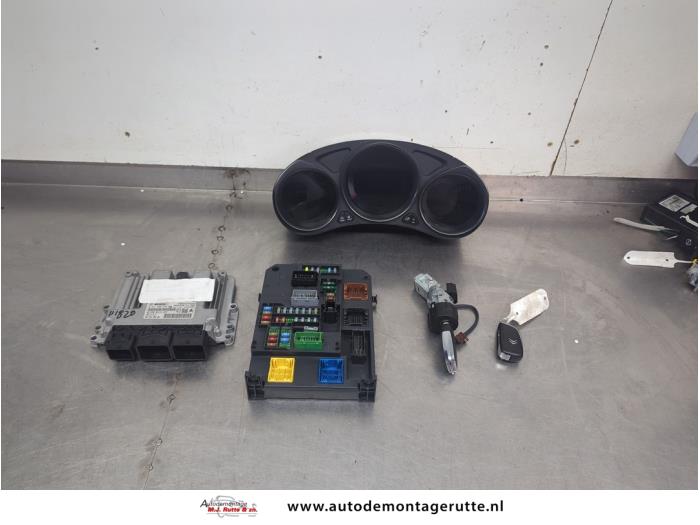 Used Ignition lock + computer Citroen C4 Berline (NC) 1.6 16V VTi Price € 150,00 Margin scheme offered by Autodemontage M.J. Rutte B.V.