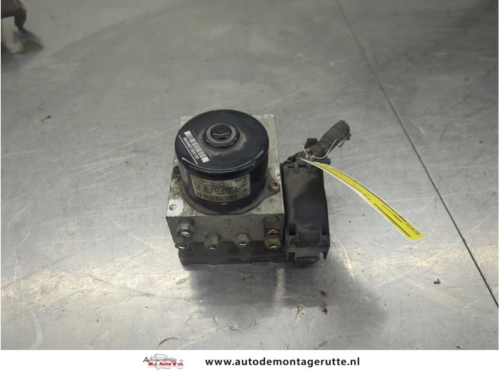 Usagé Bloc ABS Volvo V70 (SW) 2.5 T 20V Prix sur demande proposé par Autodemontage M.J. Rutte B.V.