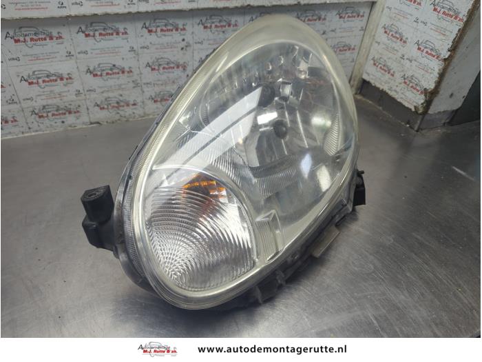Używane Reflektor lewy Nissan Micra (K13) 1.2 12V Cena na żądanie oferowane przez Autodemontage M.J. Rutte B.V.