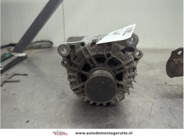 Begagnade Dynamo Volkswagen Golf VII (AUA) 1.6 TDI BlueMotion 16V Pris på förfrågan erbjuds av Autodemontage M.J. Rutte B.V.