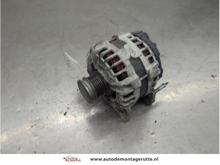 Begagnade Dynamo Volkswagen Golf VII (AUA) 1.4 TSI 16V Pris på förfrågan erbjuds av Autodemontage M.J. Rutte B.V.