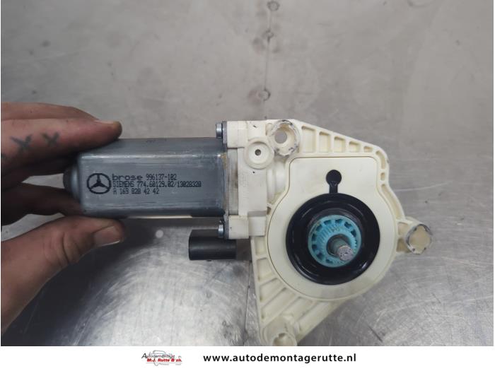 Usados Motor de ventanilla de puerta Mercedes B (W245) 1.7 B-170 16V Precio de solicitud ofrecido por Autodemontage M.J. Rutte B.V.