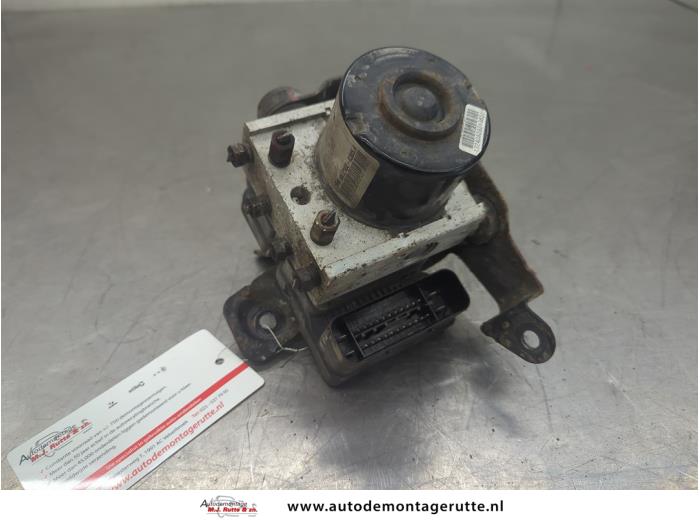 Begagnade ABS-pump Suzuki Swift (ZA/ZC/ZD1/2/3/9) 1.3 VVT 16V Pris på förfrågan erbjuds av Autodemontage M.J. Rutte B.V.