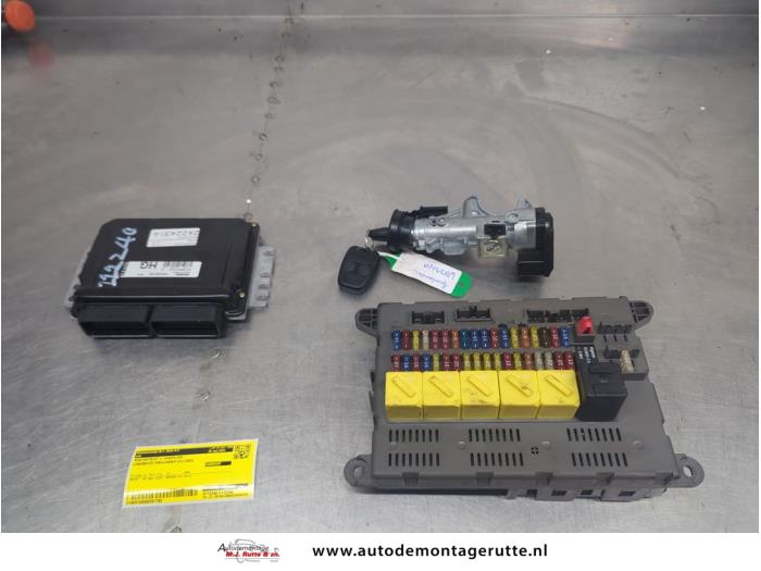 Used Ignition lock + computer Landrover Freelander Hard Top 2.5 V-6 Price on request offered by Autodemontage M.J. Rutte B.V.