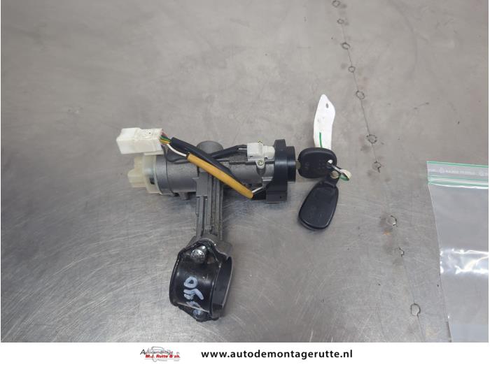 Używane Stacyjka + Kluczyk Hyundai Matrix 1.6 16V Cena na żądanie oferowane przez Autodemontage M.J. Rutte B.V.