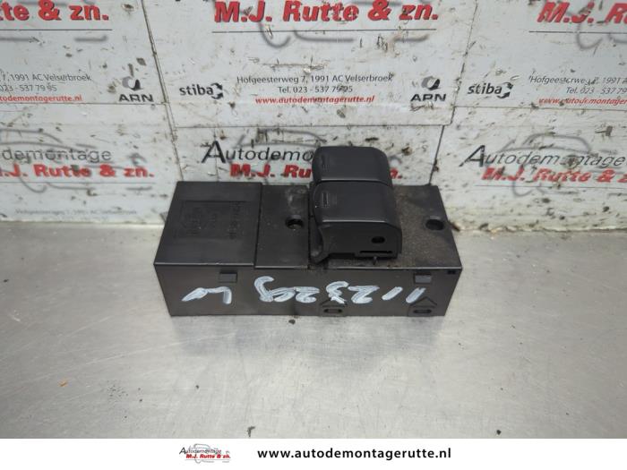 Usados Interruptor combinado de ventanillas Nissan Micra (K12) 1.2 16V Precio de solicitud ofrecido por Autodemontage M.J. Rutte B.V.