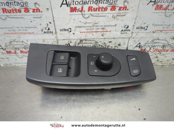 Używane Przelacznik combi okienny Volkswagen Fox (5Z) 1.2 Cena na żądanie oferowane przez Autodemontage M.J. Rutte B.V.
