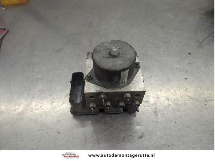 Używane Pompa ABS Mini Mini (R56) 1.6 16V Cooper Cena na żądanie oferowane przez Autodemontage M.J. Rutte B.V.