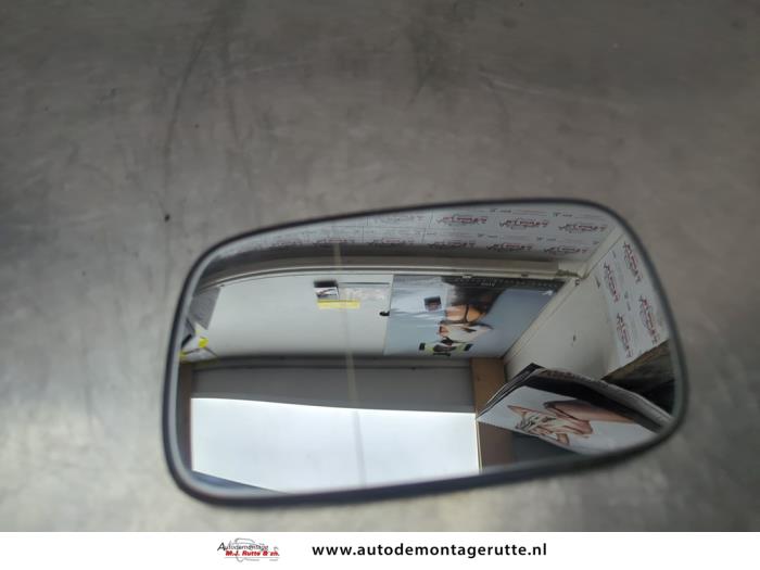 Używane Szyba lusterka lewego Saab 9-3 I (YS3D) 2.0,S 16V Cena na żądanie oferowane przez Autodemontage M.J. Rutte B.V.
