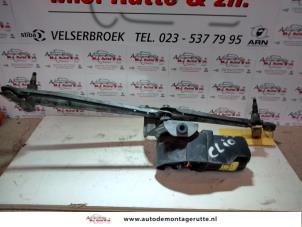 Used Wiper motor + mechanism Renault Clio II (BB/CB) 1.2 GPL Price on request offered by Autodemontage M.J. Rutte B.V.