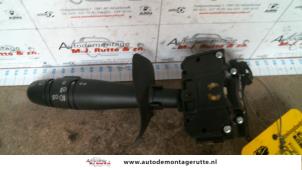 Usados Interruptor de indicador de dirección Renault Scénic I (JA) 1.4 16V Precio de solicitud ofrecido por Autodemontage M.J. Rutte B.V.