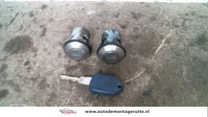 Used Door lock cylinder, right Fiat Punto I (176) 75,Selecta 1.2 Fire MPI Price on request offered by Autodemontage M.J. Rutte B.V.