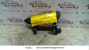 Used Rear door handle 4-door, right Kia Rio (DC22/24) 1.3 RS,LS Price on request offered by Autodemontage M.J. Rutte B.V.