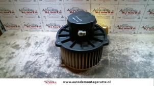 Usados Motor de ventilador de calefactor Hyundai Lantra/Elantra II Wagon 1.6i GLS 16V Precio de solicitud ofrecido por Autodemontage M.J. Rutte B.V.