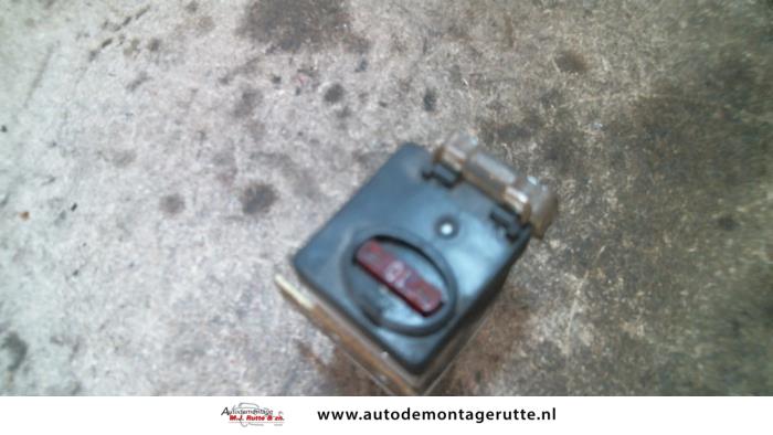 Gebrauchte Relais Mercedes E Combi (S124) 2.3 230 TE Preis auf Anfrage angeboten von Autodemontage M.J. Rutte B.V.