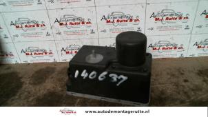 Used Electric central locking vacuum pump Volkswagen Golf III (1H1) 1.8 CL,GL Price on request offered by Autodemontage M.J. Rutte B.V.