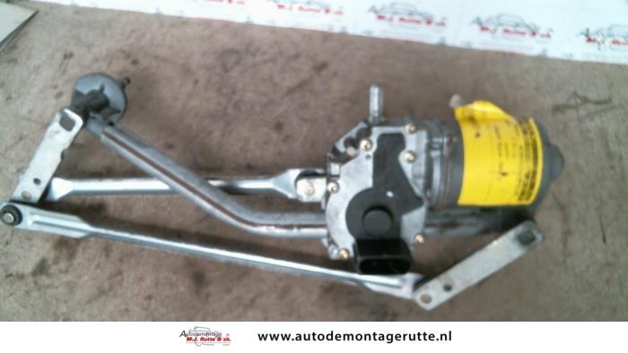 Mecanismo y motor de limpiaparabrisas de un Ford Fiesta 5 (JD/JH) 1.3 2004