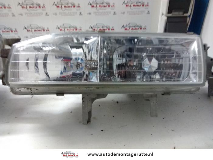 Używane Reflektor lewy Honda Accord Aerodeck (CC79) 2.0i 16V Cena na żądanie oferowane przez Autodemontage M.J. Rutte B.V.