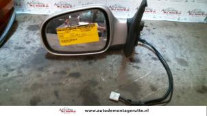 Gebrauchte Außenspiegel links Daihatsu Sirion/Storia (M1) 1.0 12V Preis auf Anfrage angeboten von Autodemontage M.J. Rutte B.V.
